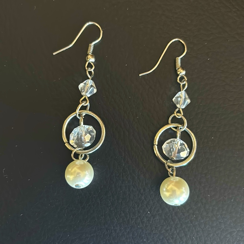Glass and faux pearl circle dangle earrings for pierced ears.